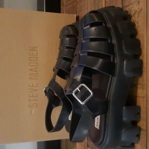 STEVE MADDEN "ECHO" SANDALS